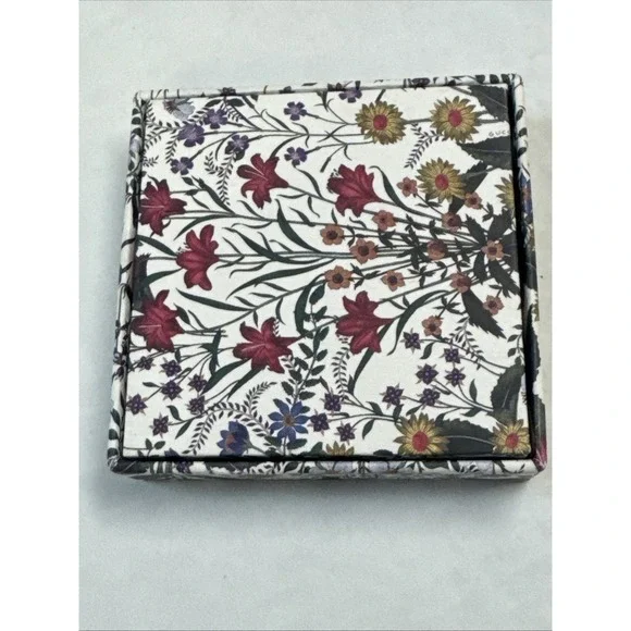 Gucci‎ gold floral compact mirror collection Limited Edition
